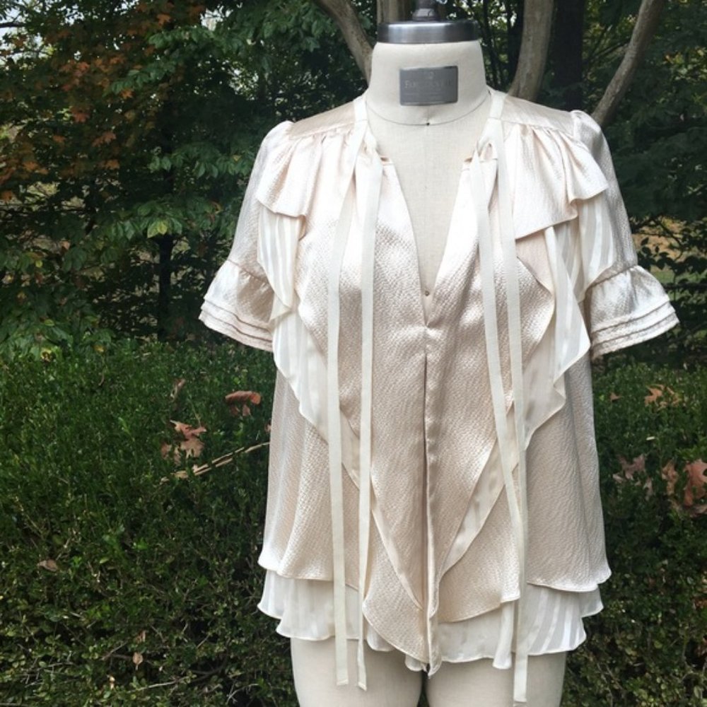 BCBGMax Azria 100% Silk short sleeve blouse cream color lined v neck size S